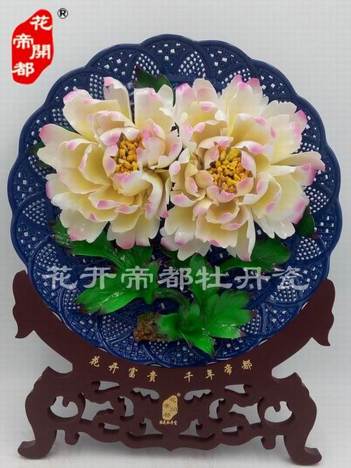 想知道洛陽牡丹瓷怎么做的，我們一起來看看吧